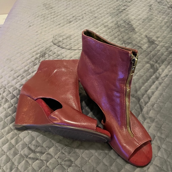 #ShoeCraze - Picture 1 of 2